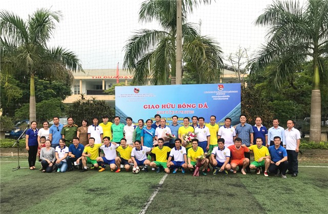 Giao hữu bóng đá thanh niên