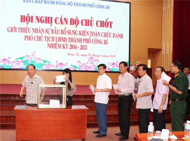 Giới thiệu nhân sự bầu bổ sung chức danh Phó Chủ tịch UBND thành phố 