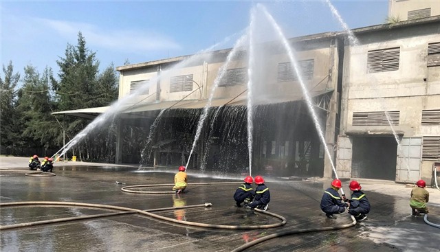 Diễn tập phương án chữa cháy Nhà máy Xi măng Lam Thạch II