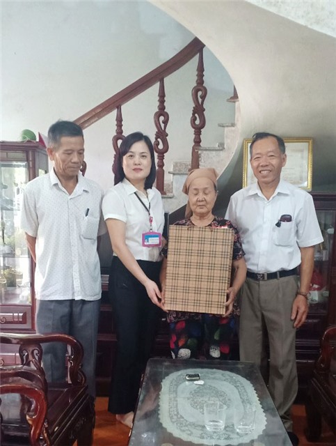 Phường Thanh Sơn: Thăm, tặng quà Người cao tuổi