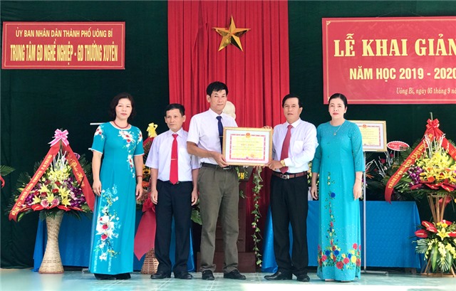 Lãnh đạo thành phố dự khai giảng tại Trung tâm giáo dục nghề nghiệp & giáo dục thường xuyên