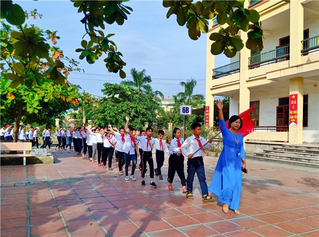 Học sinh TP Uông Bí hân hoan chào đón năm học mới