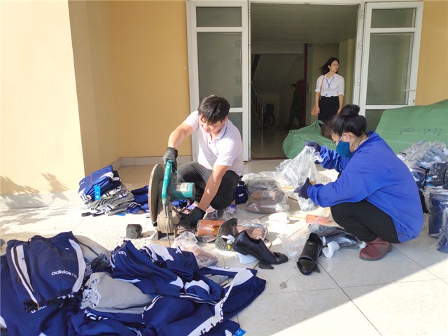 Công an thành phố Uông Bí tiêu hủy tang vật vi phạm