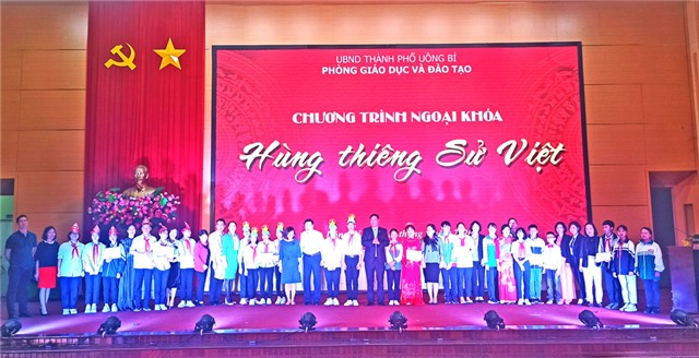Sôi nổi ngoại khóa “Hùng thiêng sử Việt”