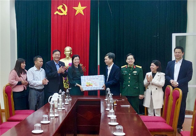 Phó Chủ tịch UBND thành phố Nguyễn Văn Thành thăm, động viên đơn vị trực Tết