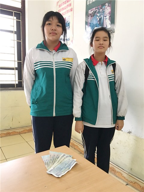 Trường THCS Phương Nam: Hai học sinh nhặt được hơn 2,5 triệu đồng giao nộp cho công an