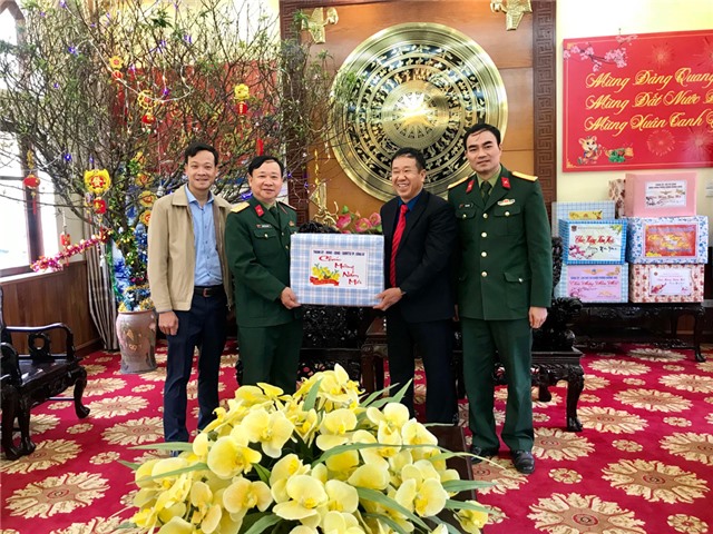 Lãnh đạo thành phố chúc Tết các đơn vị quân đội