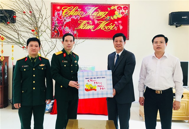 Phó Bí thư Thường trực Thành ủy Phạm Tuấn Đạt thăm, chúc Tết các đơn vị và cơ sở tôn giáo