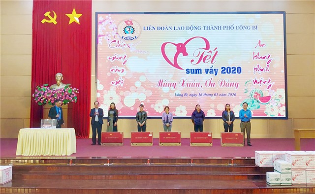 266 suất quà tặng công nhân lao động trong chương trình Tết sum vầy