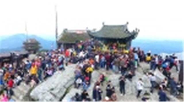 Non thiêng Yên Tử ngày xuân