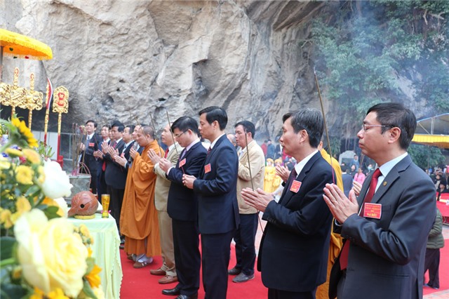 Khai hội Đền - Chùa Hang Son năm 2020