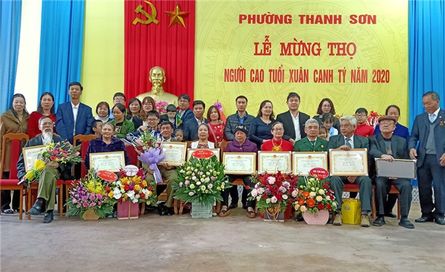 Phường Thanh Sơn mừng thọ 322 người cao tuổi