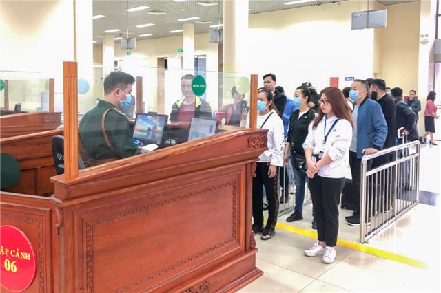 Tạm dừng hoạt động xuất nhập cảnh qua cửa khẩu Móng Cái (Việt Nam) – Đông Hưng (Trung Quốc)