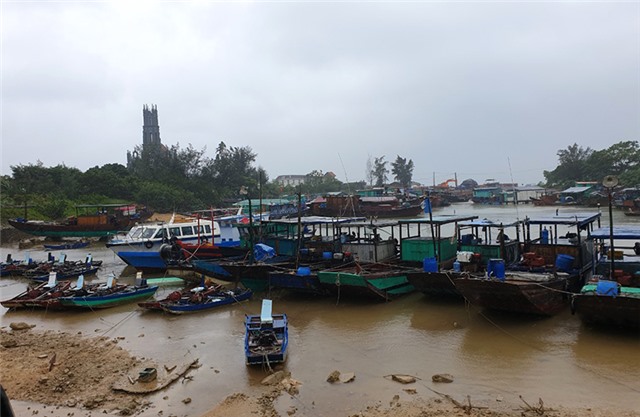 BĐBP tỉnh bắn 48 quả pháo hiệu báo bão