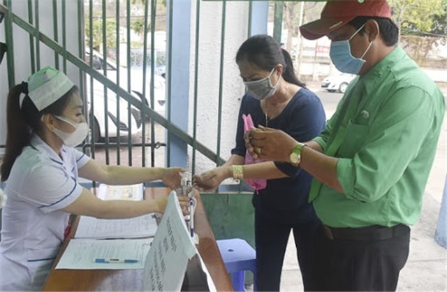 Bản tin dịch COVID-19 trong 24h: Giám sát chặt các trường hợp cách ly trong cộng đồng và tại gia đình