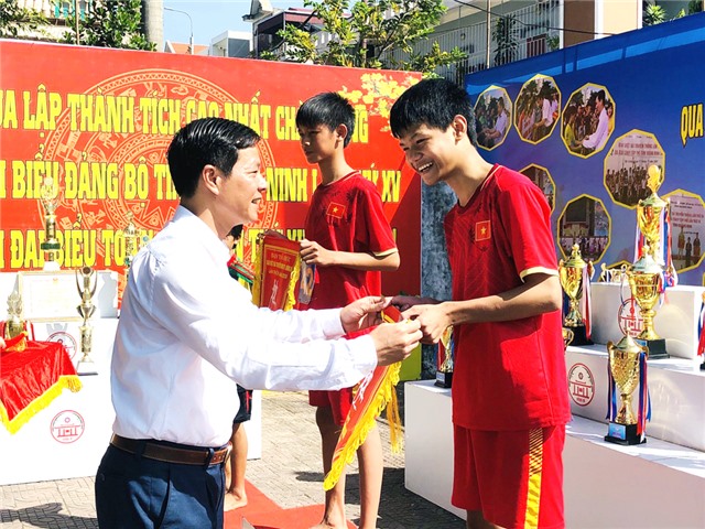 Gần 300 VĐV tham gia giải Việt dã truyền thống thành phố Uông Bí lần thứ 28