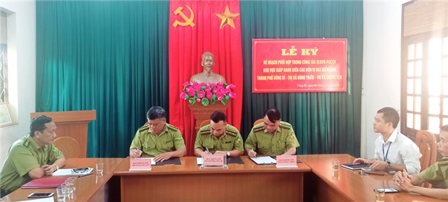 Hạt kiểm lâm TP. Uông Bí - Đông Triều - Quảng Yên ký kế hoạch phối hợp quản lý, bảo vệ, PCCR