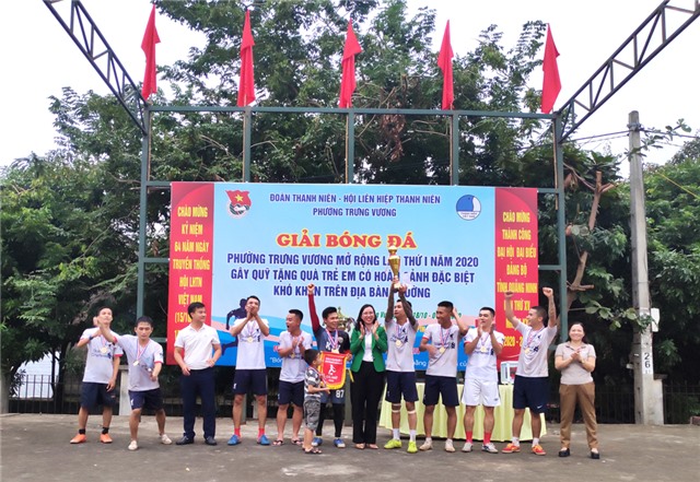 Bế mạc giải bóng đá phường Trưng Vương mở rộng lần thứ nhất năm 2020