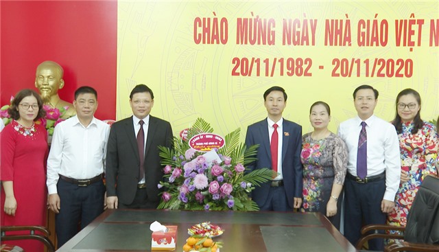 Lãnh đạo thành phố chúc mừng các cơ sở giáo dục nhân Ngày Nhà giáo