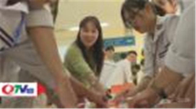 Người gieo tình yêu với sử Việt