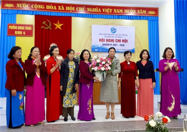Hội nghị chi hội phụ nữ khu 4, phường Quang Trung