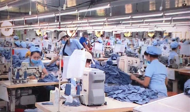 Nhận lương chậm từ 15 ngày, người lao động sẽ được thêm tiền lãi