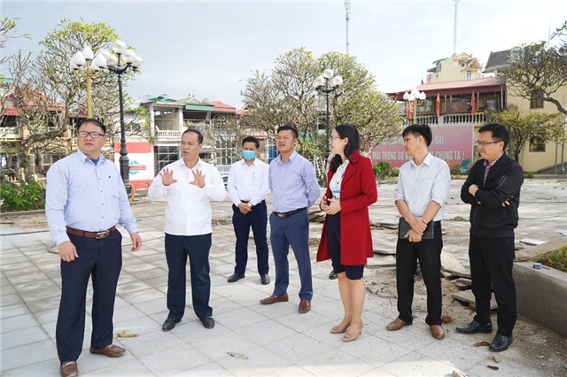 Đồng chí Bùi Văn Thành, Phó Chủ tịch UBND thành phố: Kiểm tra tiến độ các công trình gắn biển chào mừng kỷ niệm 10 năm thành lập thành phố