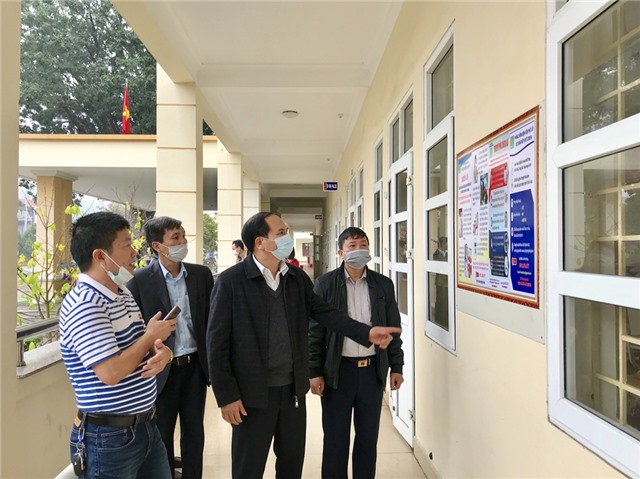 Lãnh đạo thành phố kiểm tra công tác vệ sinh, khử khuẩn trường học, phòng, chống dịch corona 