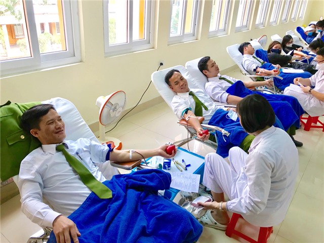 Tiếp nhận 328 đơn vị máu trong chương trình “Hiến máu đầu xuân - Nhân lên hạnh phúc”
