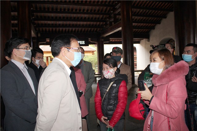 Lắp máy quét thân nhiệt tại Khu di tích danh thắng Yên Tử trong ngày 5/2