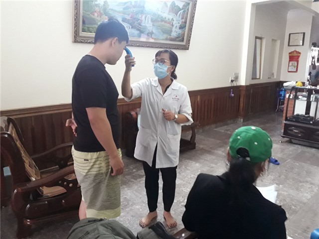 Tập trung cao độ khám sàng lọc sức khỏe, khai báo y tế toàn dân