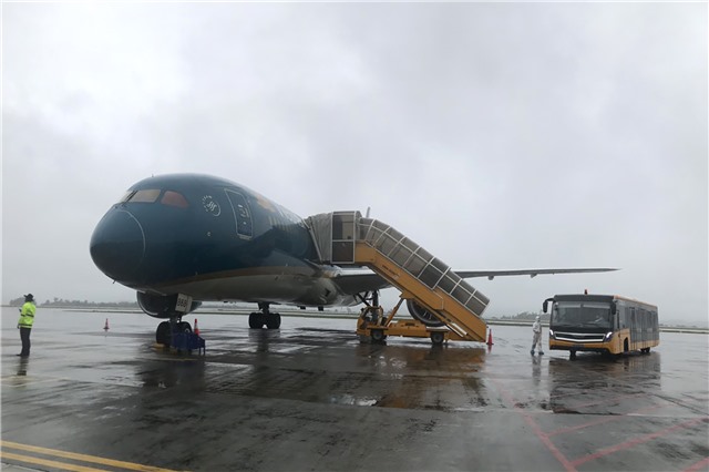 Thêm 2 chuyến bay đưa công dân Việt Nam trở về hạ cánh xuống Sân bay Vân Đồn
