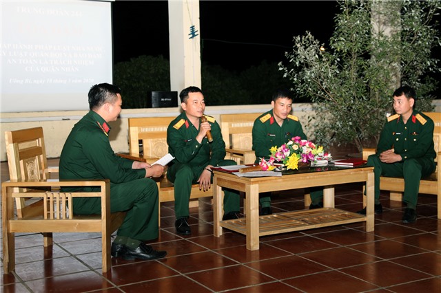 Tọa đàm chấp hành pháp luật Nhà nước, kỷ luật Quân đội