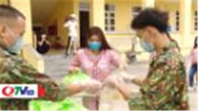 Công dân Việt trở về từ Hàn Quốc tại Trường Quân sự tỉnh Quảng Ninh