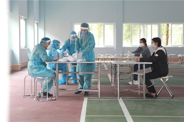 Trung đoàn 244 tiếp nhận 37 công dân về từ Ukraine