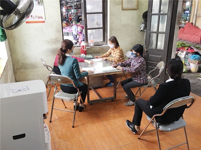 TP Uông Bí xử phạt 3 người không đeo khẩu trang tại nơi công cộng