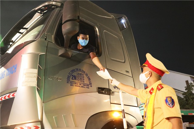 Trắng đêm kiểm soát người, phương tiện ra/vào tỉnh Quảng Ninh