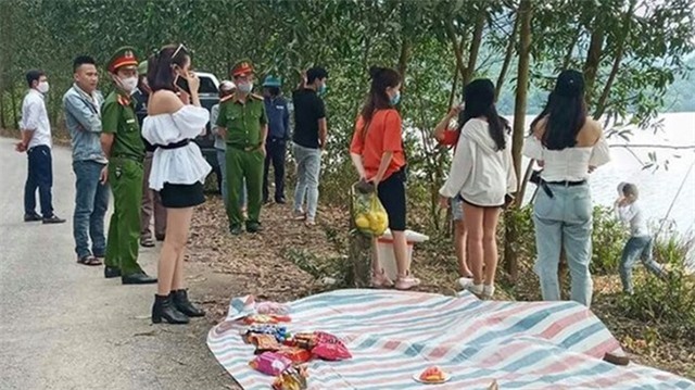 Tụ tập dã ngoại, 9 thanh niên ở Nghệ An bị xử phạt 3,6 triệu đồng