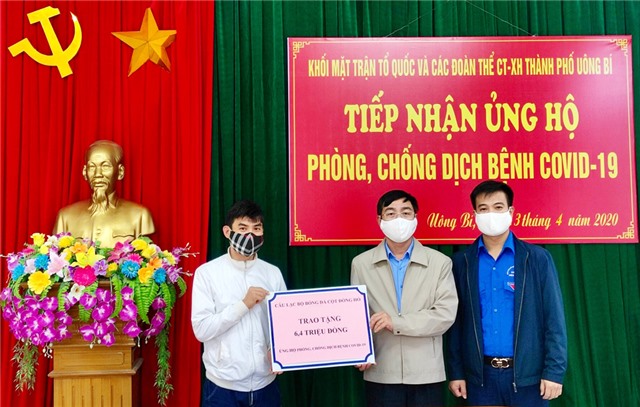 CLB bóng đá Cột đồng hồ ủng hộ phòng, chống dịch Covid-19