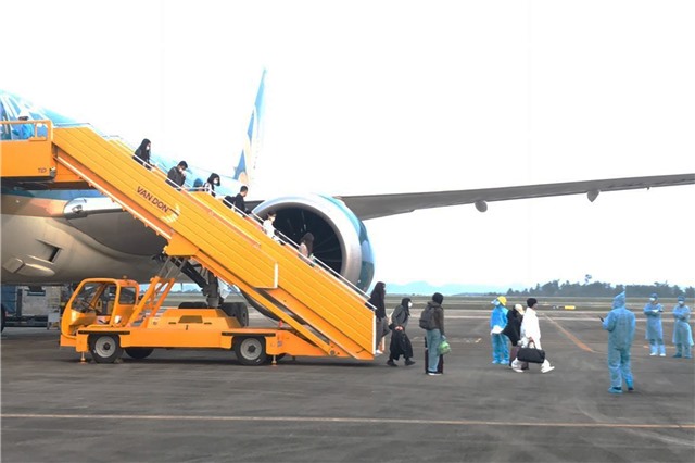 Tiếp tục đón chuyến bay đưa công dân Việt Nam trở về từ Anh