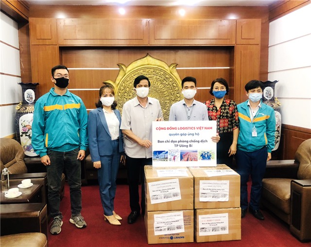 Tiếp nhận 100  bộ trang phục bảo hộ phòng chống dịch Covid-19  từ cộng đồng Logistics Việt Nam
