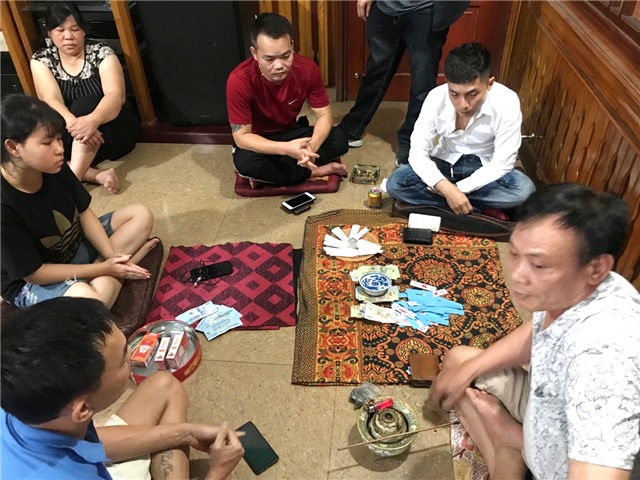 Công an thành phố Uông Bí tăng cường xử lý nghiêm tệ nạn đánh bạc  trong mùa dịch