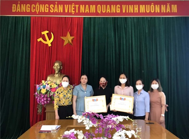 Hội LHPN thành phố có 1 tập thể, 2 cá nhân được Hội LHPN tỉnh tặng bằng khen vì tích cực tham gia phòng chống dịch Covid-19