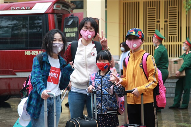 175 công dân hoàn thành cách ly tại Trung đoàn 244 về với gia đình
