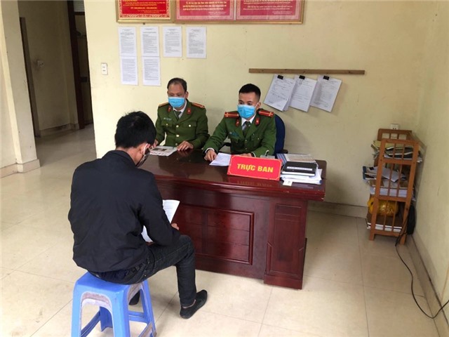 Đối tượng không đeo khẩu trang, gây rối, lăng mạ lực lượng kiểm soát dịch bị phạt 2,7 triệu đồng