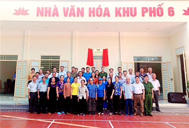 Gắn biển công trình chào mừng Đại hội Đại biểu Đảng bộ phường Trưng Vương