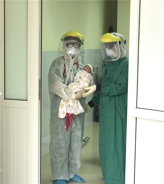 Sản phụ được mổ lấy thai ngay tại khu cách ly