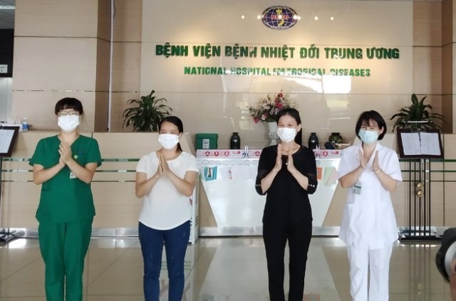 [Video] Bệnh nhân 60 tuổi khỏi bệnh COVID-19, Việt Nam có 266 ca khỏi