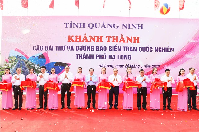 Thủ tướng Chính phủ Nguyễn Xuân Phúc cắt băng khai trương 2 công trình trọng điểm tại Quảng Ninh