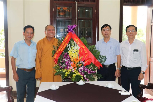 Chủ tịch MTTQ thành phố chúc mừng các chùa nhân Đại lễ Phật đản 2020 (PL 2564)